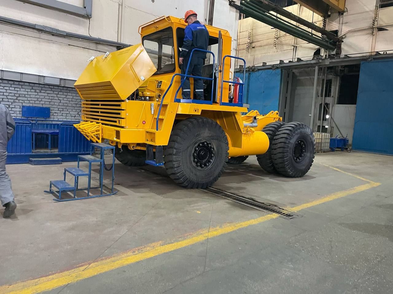 Готовая машина на заводе